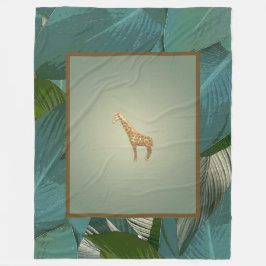 Majestic Giraffe umgeben von grünen Blätter Fleecedecke