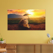 Majestic Lion in Afrika während des Sonnenuntergan Leinwanddruck (Insitu (Wohnzimmer))