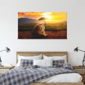 Majestic Lion in Afrika während des Sonnenuntergan Leinwanddruck (Insitu (Schlafzimmer))