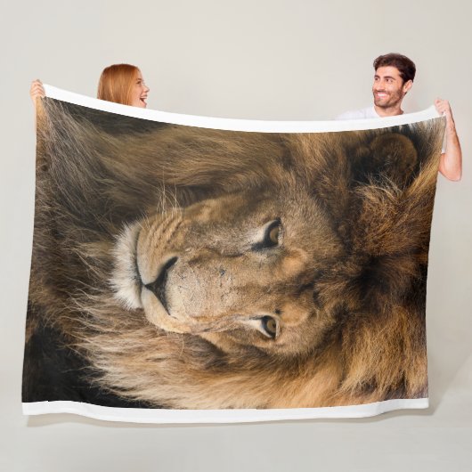 Majestic Löwe in der Wildnis Fleecedecke (Beispiel)