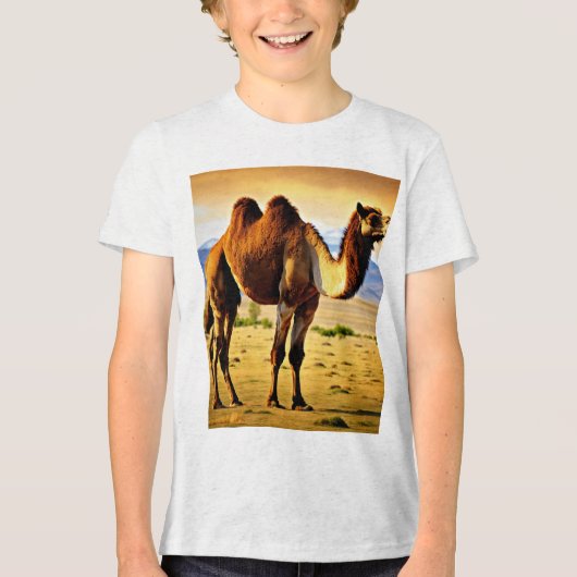 Majestic Mongolian Bactrian Camel in 8K Ultra HD Tri-Blend Shirt (Vorderseite)