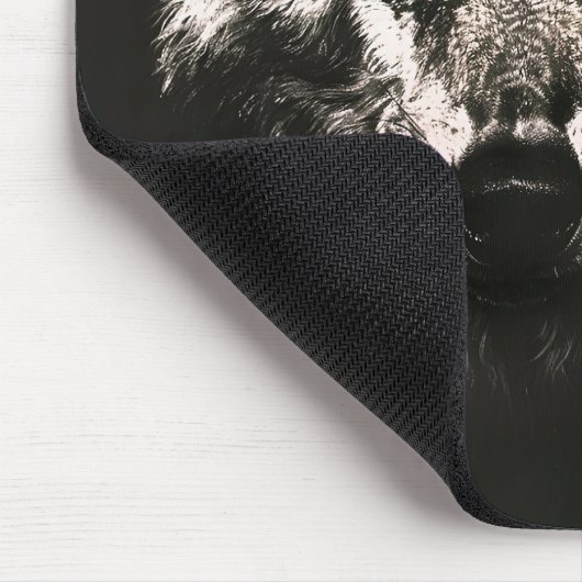 Majestic Monochrome Wild Wolf Mousepad (Ecke)