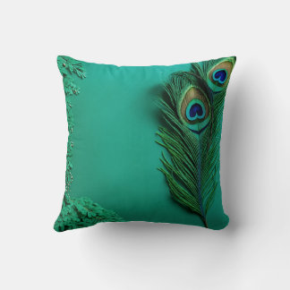 Majestic Peacock T - Shirt Kissen