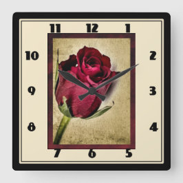 Majestic Red Roses on Brownish Background Quadratische Wanduhr