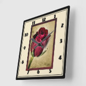 Majestic Red Roses on Brownish Background Quadratische Wanduhr (Winkel)