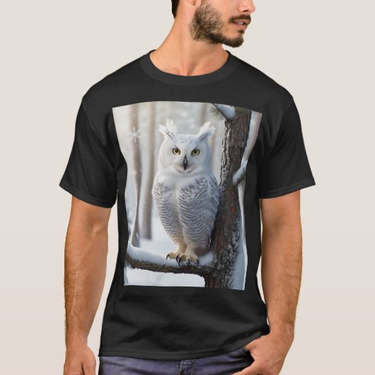 Majestic Schneeauwl in einem Winterwald T-Shirt (Vorderseite)