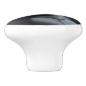 Majestic Sitting Gorilla auf roter Geometrie Keramikknauf (Seitenansicht)