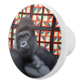 Majestic Sitting Gorilla auf roter Geometrie Keramikknauf (Rechts)