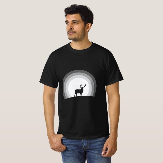 Majestic Stag Silhouette Under Lunar Light T-Shirt (Vorne ganz)