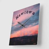 Majestic Sunset in Newtown, Powys, Wales Quadratische Wanduhr (Winkel)