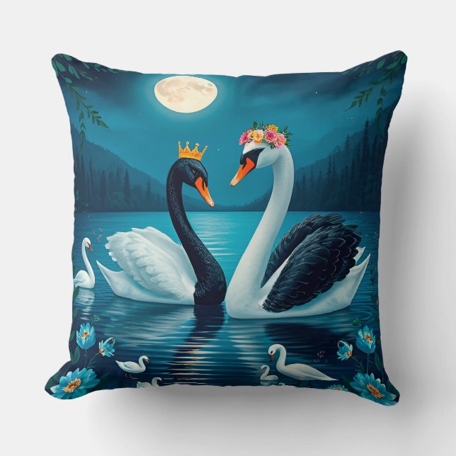 Majestic Swans unter Moonlit Sky Kissen (Vorderseite)