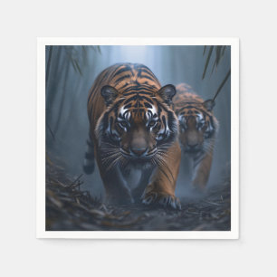 Majestic Tigers in einem foggischen Dschungel Serviette