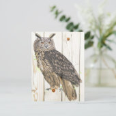 Majestic Uhu auf verblassten Holzplanken Postkarte (Stehend Vorderseite)