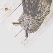 Majestic Uhu auf verblassten Holzplanken Seidenpapier (Ausschnitt)