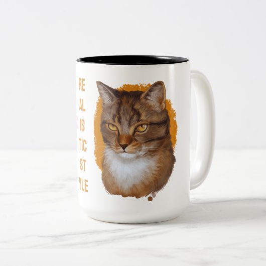 Majestic Whiskys — Portrait "Golden Gaze Cat" Zweifarbige Tasse (VorderseiteRechts)