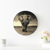 Majestic Wild Bull Elephant in Sepia Große Wanduhr (Zuhause)