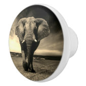 Majestic Wild Bull Elephant in Sepia Keramikknauf (Rechts)