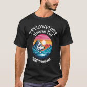 Majestic Wolf Gazing auf Berggipfeln T-Shirt (Vorderseite)