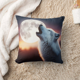 Majestic Wolf Howling auf dem Mond. Kissen