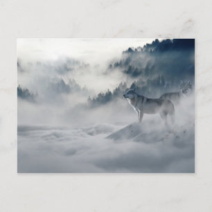 Majestic Wölfe im Waldnebel Postkarte