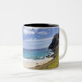 Makapuu Strand in Oahu, Hawaii Zweifarbige Tasse (VorderseiteRechts)