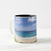 Makapuu Strand in Oahu, Hawaii Zweifarbige Tasse (Vorderseite Links)