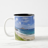 Makapuu Strand in Oahu, Hawaii Zweifarbige Tasse (Links)