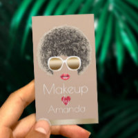 Make eup Artist Chic Beauty in Sonnenbrille Modern