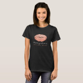 Makeup Artist Black Kiss Lips Peach Coral Glitzer T-Shirt (Vorne ganz)