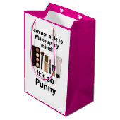 Makeup Funny Pun Makeup Mittlere Geschenktüte (Rückseite Schrägansicht)