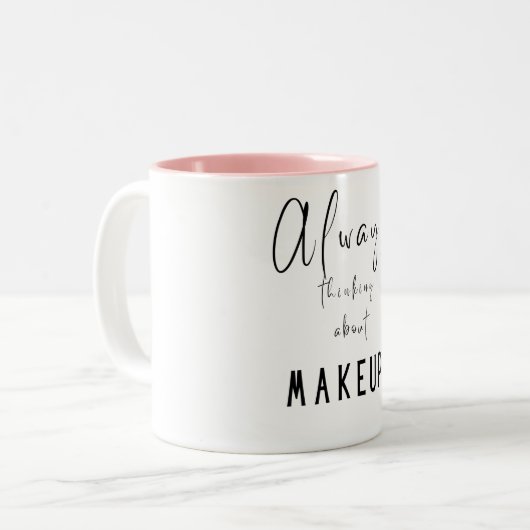 Makeup, immer über Makeup nachdenken Zweifarbige Tasse (Vorderseite Links)