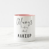 Makeup, immer über Makeup nachdenken Zweifarbige Tasse (Mittel)