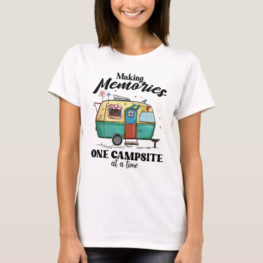 Making Memories One Campsite at a time T-Shirt (Vorderseite)