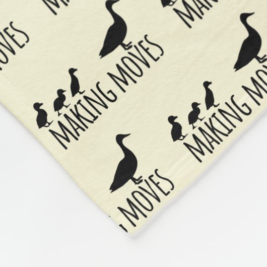 Making Moves Mama Duck and Ducklings Motivational Fleecedecke (Ecke)