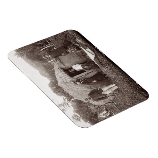 Making Tappa, a native tuth, c.1875 (sepia Foto) Magnet (Rechte Seite)