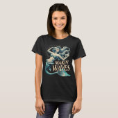 Making Waves Mermaid: Whimsical Ocean Lover T-Shirt (Vorne ganz)