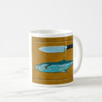 Makrelen für die Tasse auf dem Schneidebrett