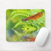 Makro-Damselfly auf Farn über Wasser Mousepad (Mit Mouse)