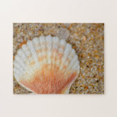 Makro der Scallop Sea Muschel in Sand on Beach Puzzle (Horizontal)