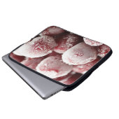 Makro gefrorene Beeren, Nahtextur. Laptopschutzhülle (Vorne Knopf)
