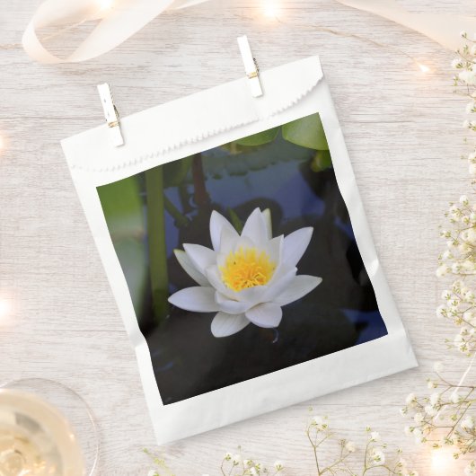 Makro-Lotus-Blume Geschenktütchen (Ausgeschnitten)