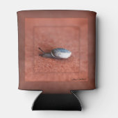 Makroaufnahme der Schnecke auf der Terracotta Dosenkühler (Rückseite)