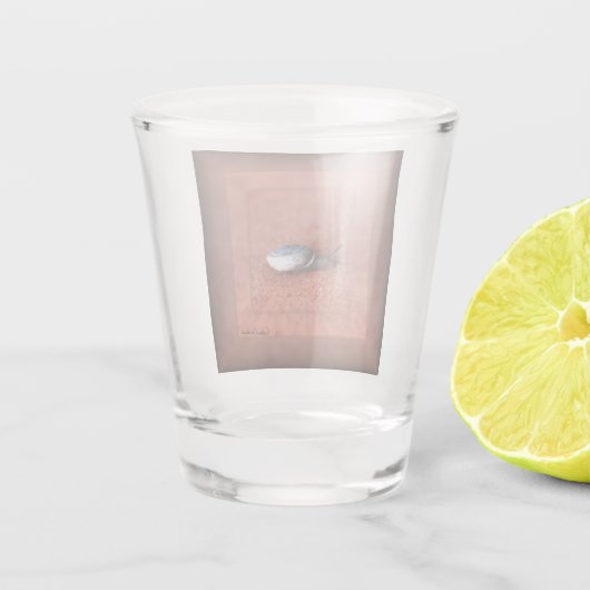 Makroaufnahme der Schnecke auf der Terracotta Schnapsglas (Rückseite)