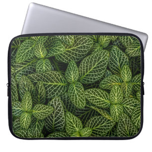 MAKROFOTO DER GRÜNEN GELEISTETEN PFLANZE LAPTOPSCHUTZHÜLLE
