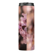 MAKROFOTOGRAFIE VON BLOMENBLÜTTERBLUMEN THERMOSBECHER (Rückseite)