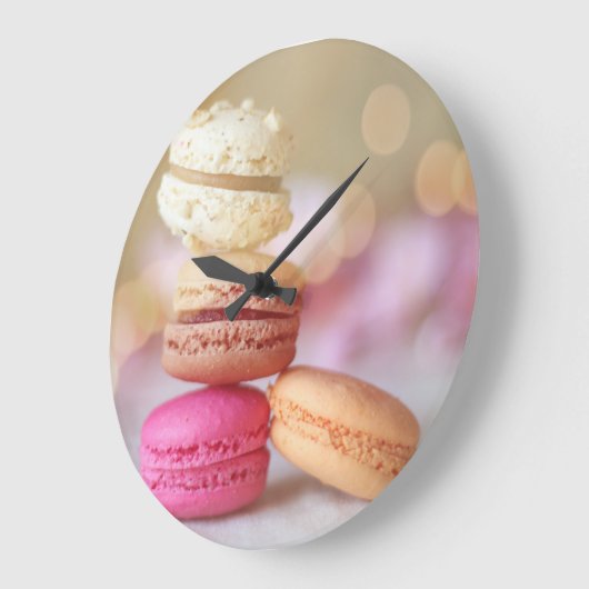 Makronen auf einer Uhr (Winkel)