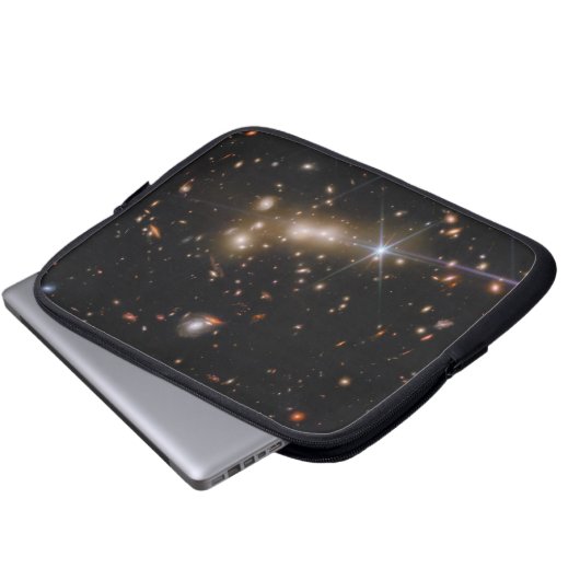 MAKS0647 | Gravitationslinseneffekt | JWST Laptopschutzhülle (Vorne Knopf)