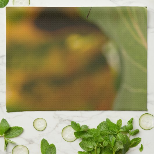 Malachit auf Blättern Geschirrtuch (Gefaltet)