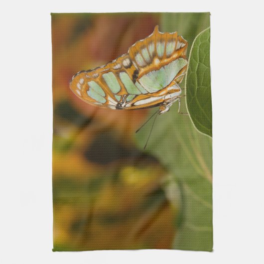 Malachit auf Blättern Geschirrtuch (Vertikal)