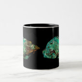 Malachite Green Mineral on Black Background Tasse (Mittel)